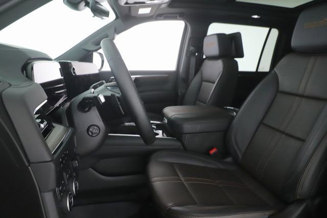 Used 2025 Chevrolet Suburban High Country image 13