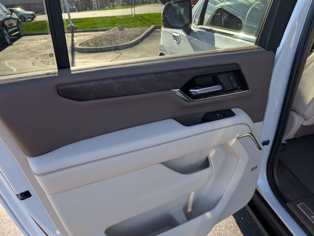 New 2026 GMC Yukon XL Denali w/ Denali Reserve Package image 10