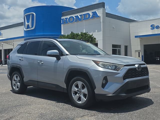 Used 2019 Toyota RAV4 XLE FWD image 2