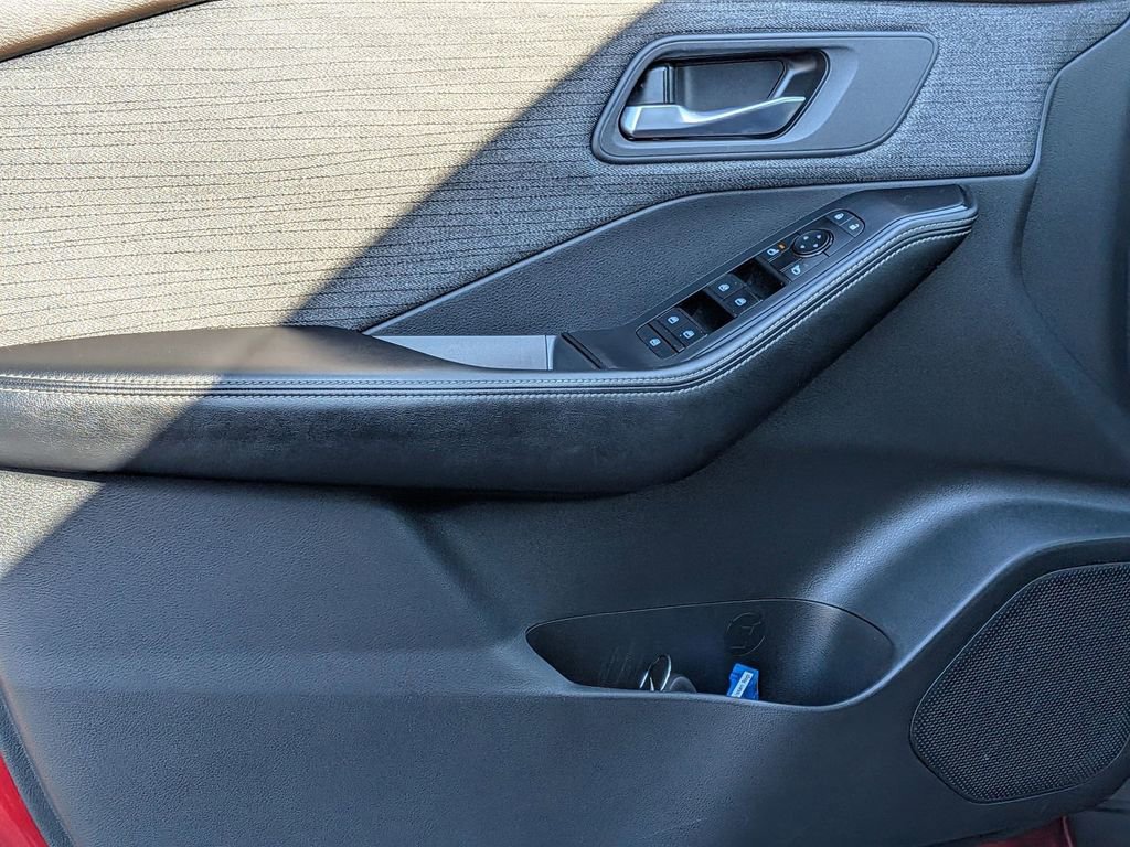 Used 2021 Nissan Rogue SV image 9