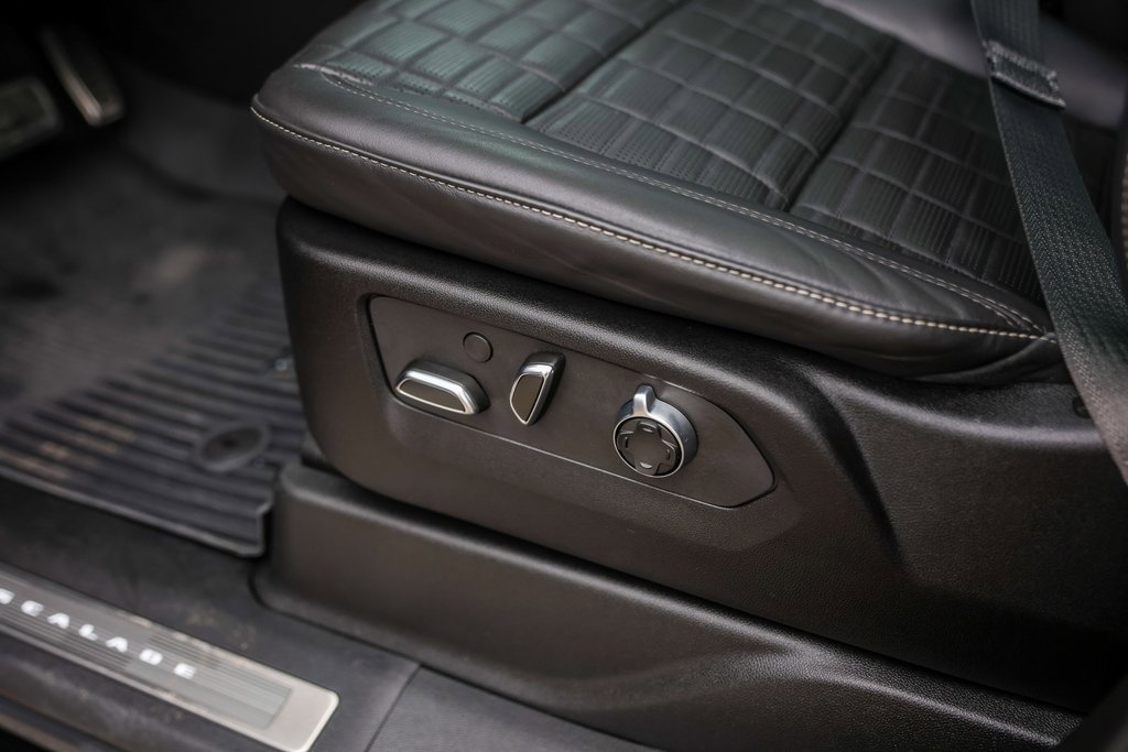Used 2023 Cadillac Escalade V w/ LPO, ONYX Package image 11
