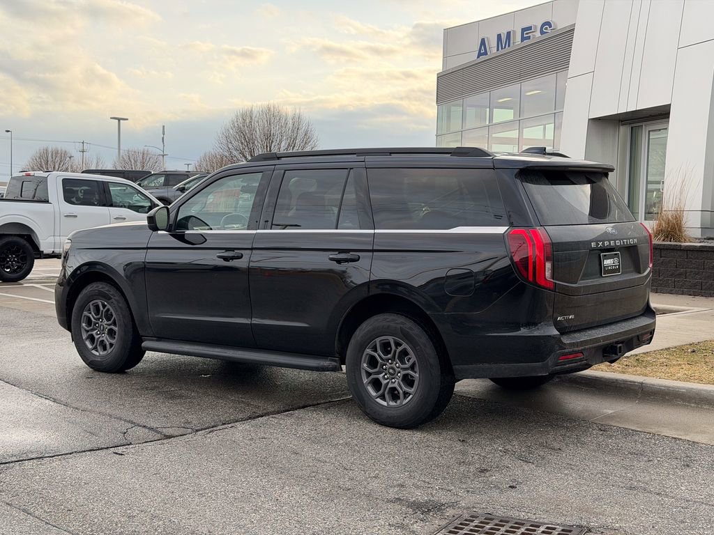 Used 2025 Ford Expedition Active image 4
