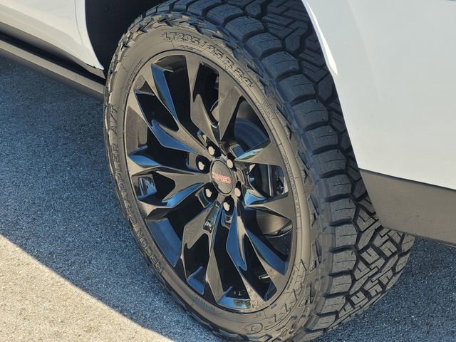 New 2026 GMC Yukon AT4 w/ AT4 Premium Package image 7