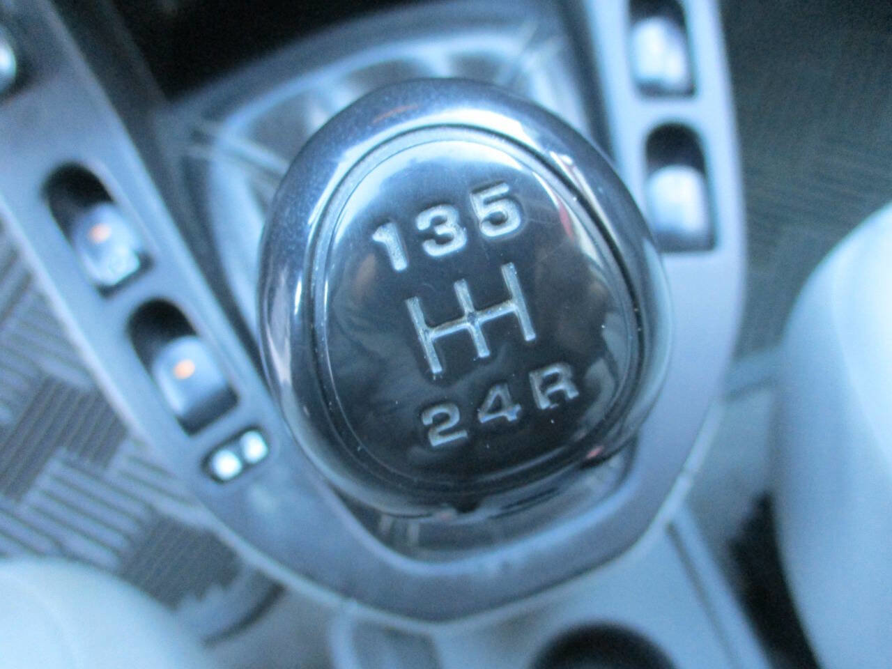 Used 2004 Saturn Vue 2WD w/ Sport Plus Pkg image 16