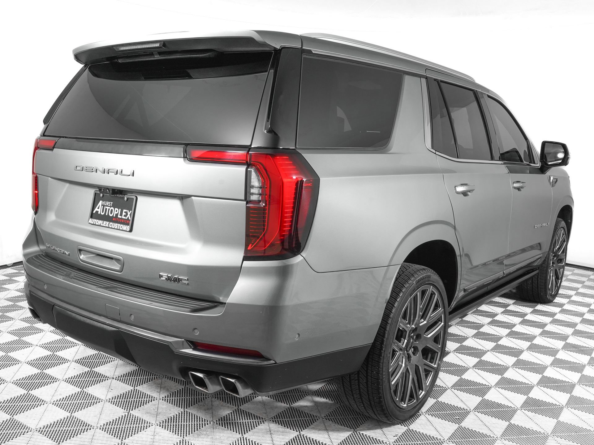 Used 2025 GMC Yukon Denali Ultimate w/ LPO, Floor Liner Package AWD/4WD image 4