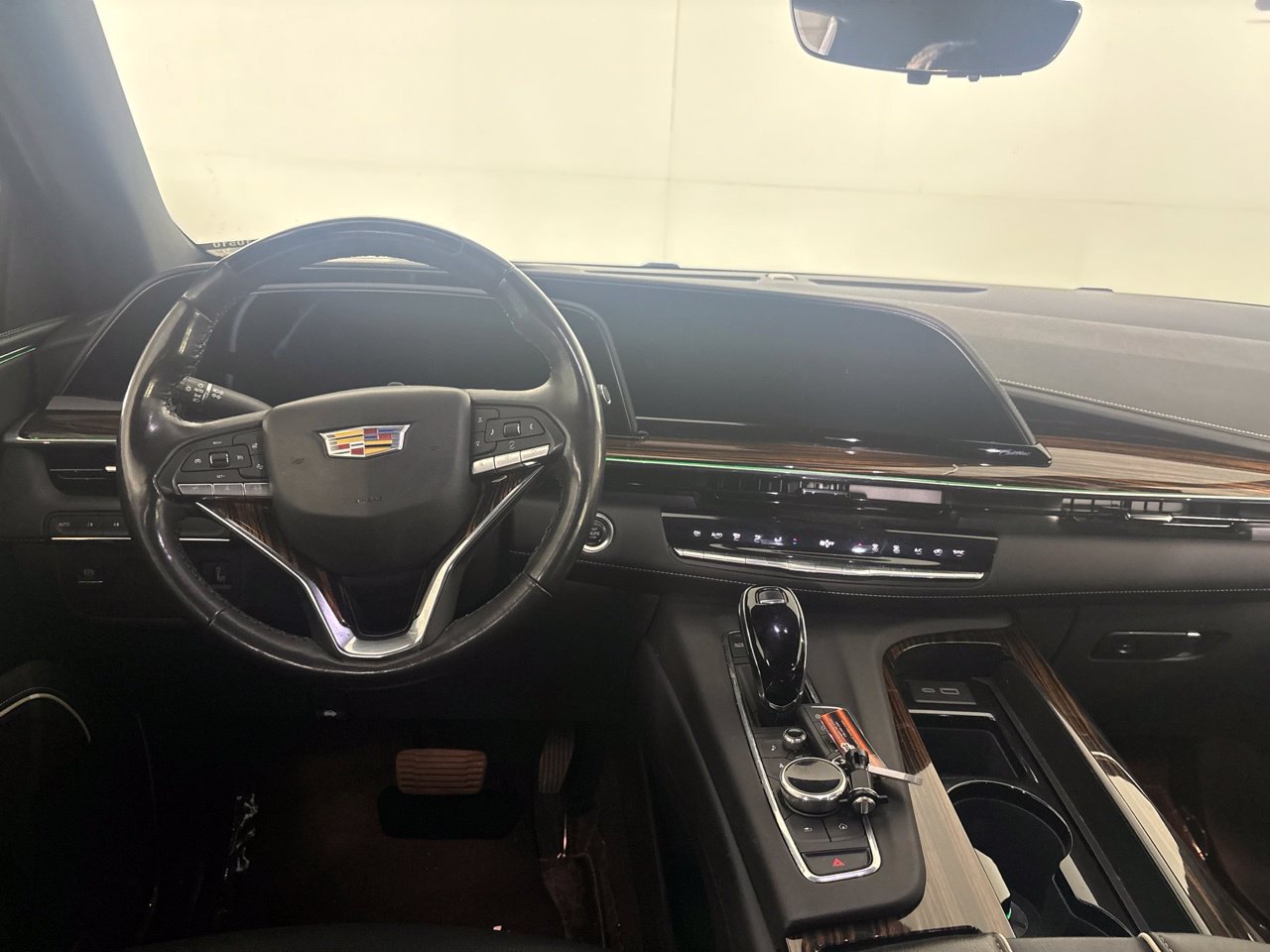 Used 2024 Cadillac Escalade ESV Premium Luxury AWD/4WD image 32