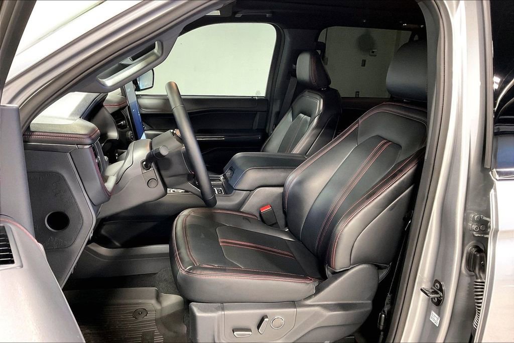 Used 2024 Ford Expedition Limited image 34