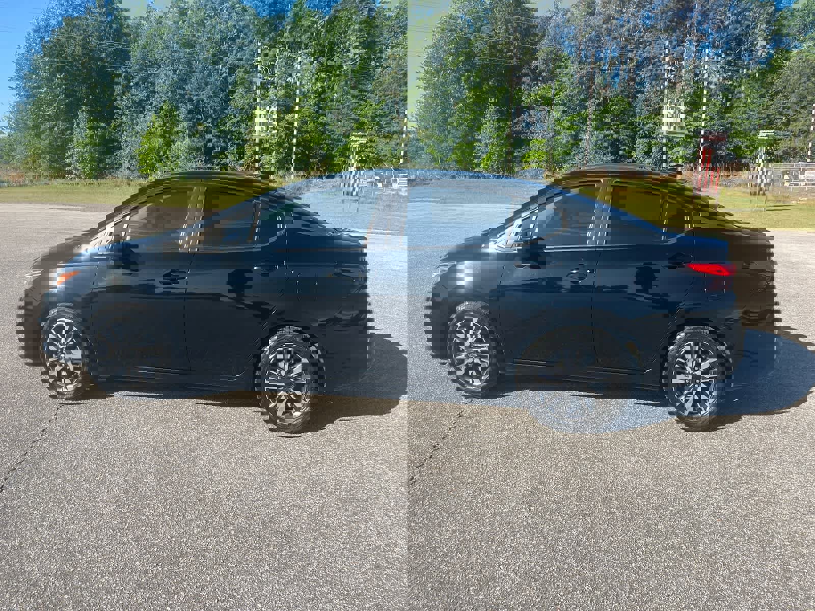 Used 2020 Nissan Versa SV image 4