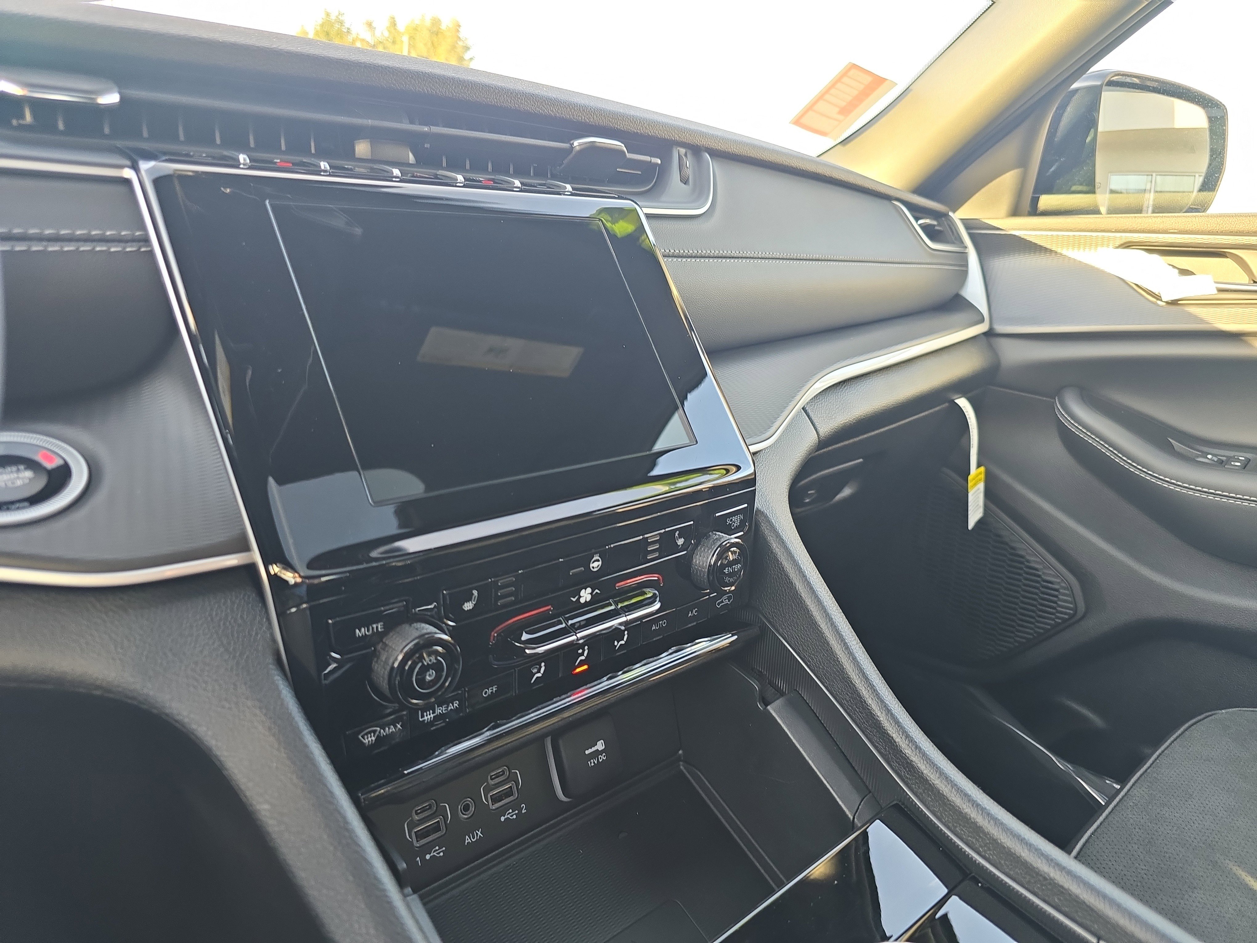 New 2025 Jeep Grand Cherokee Altitude image 26