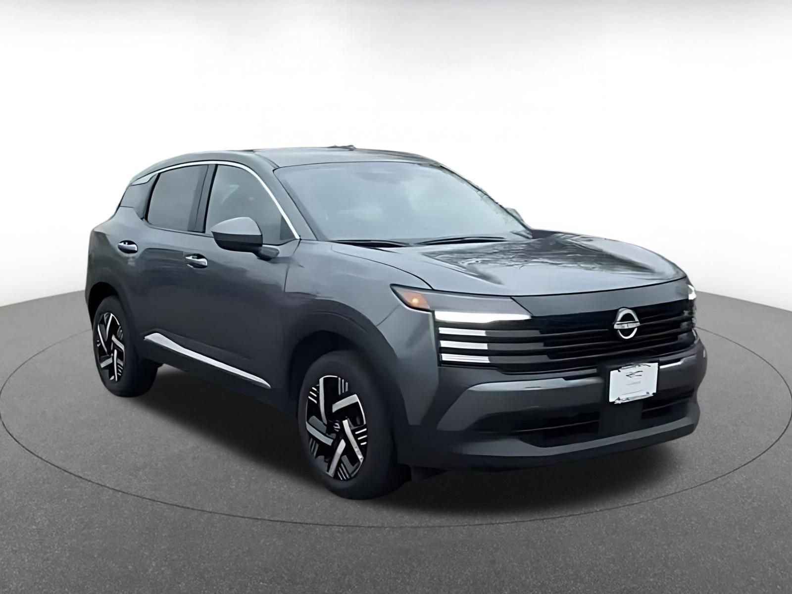 Used 2025 Nissan Kicks SV image 3