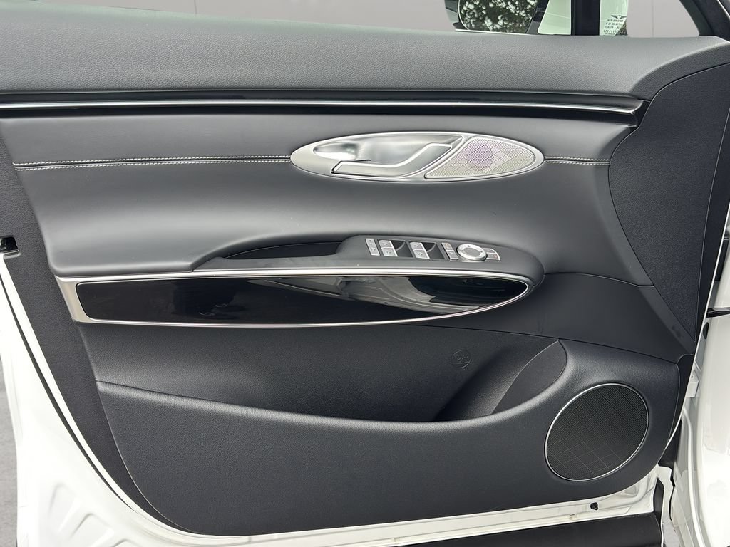 Certified 2026 Genesis GV70 2.5T AWD/4WD image 11
