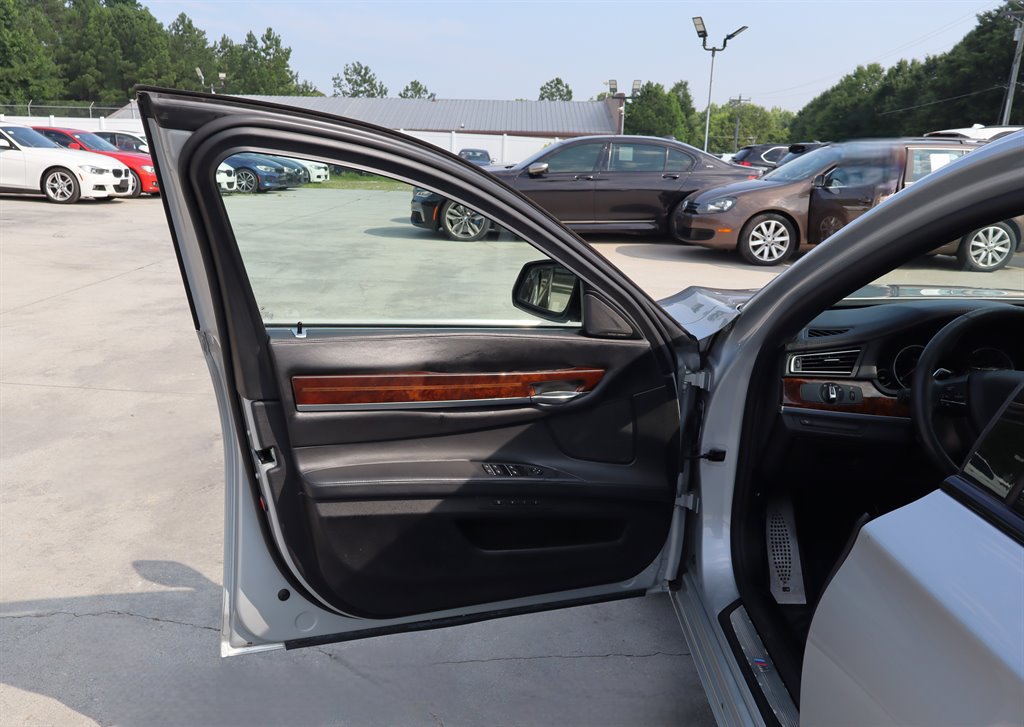 Used 2014 BMW 750Li xDrive AWD/4WD image 31