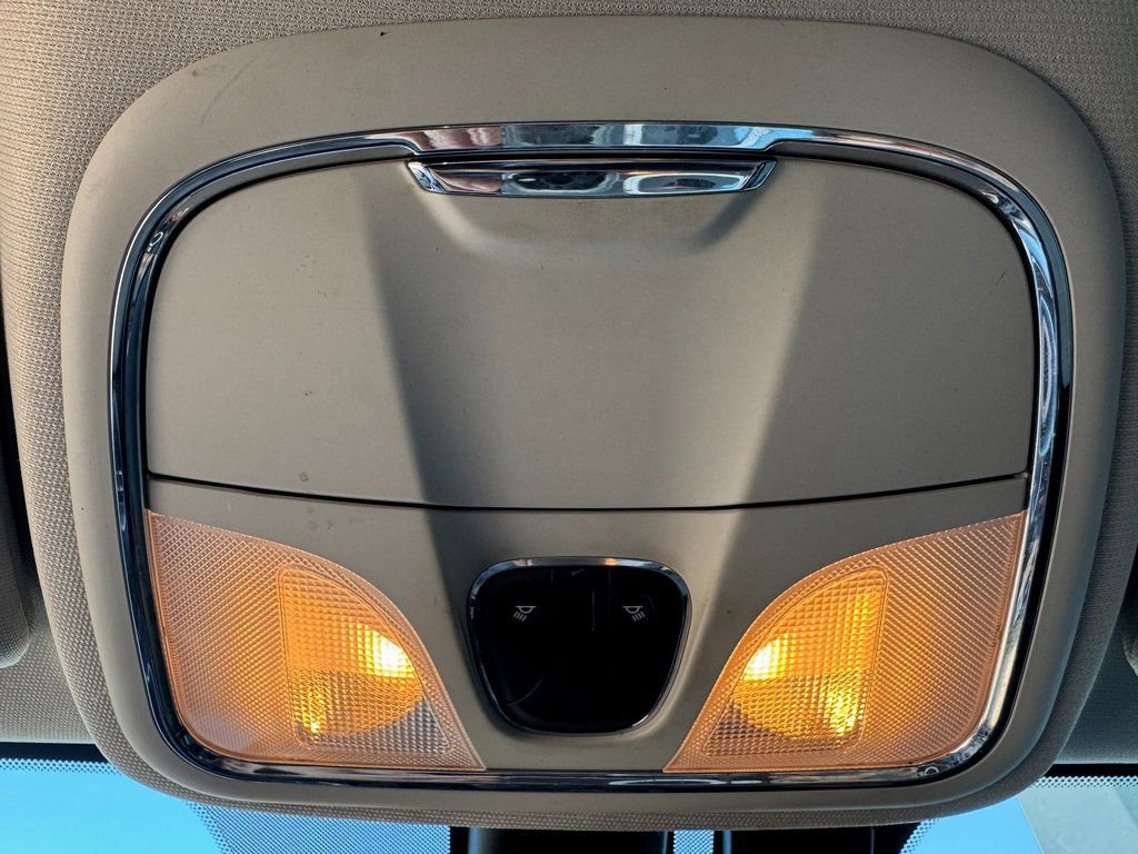 Used 2017 Jeep Cherokee Latitude w/ Comfort/Convenience Group image 44