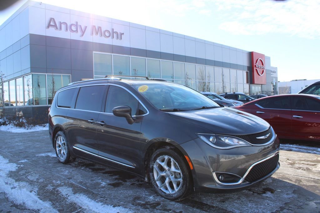 Used 2018 Chrysler Pacifica Touring-L Plus w/ Tire & Wheel Group image 1