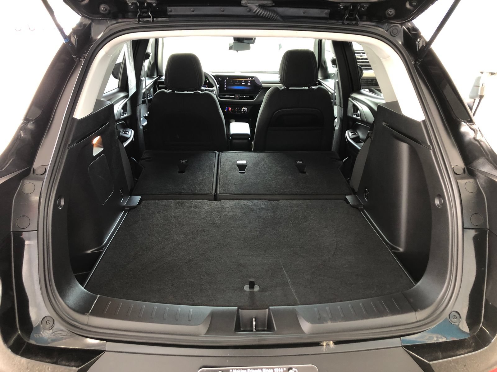 Used 2025 Chevrolet TrailBlazer LS w/ LS Convenience Package FWD image 9