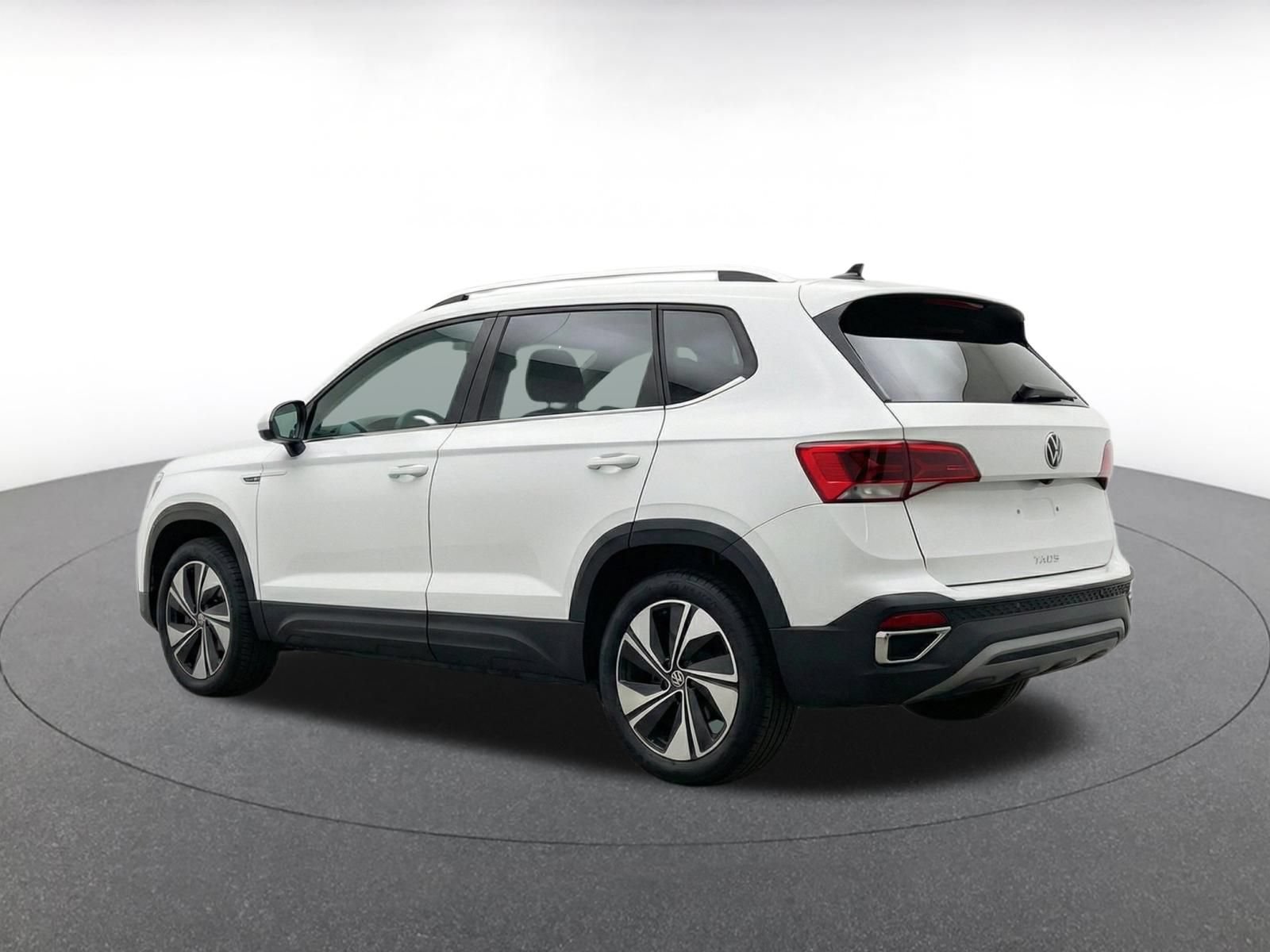 Used 2026 Volkswagen Taos SE AWD/4WD image 7