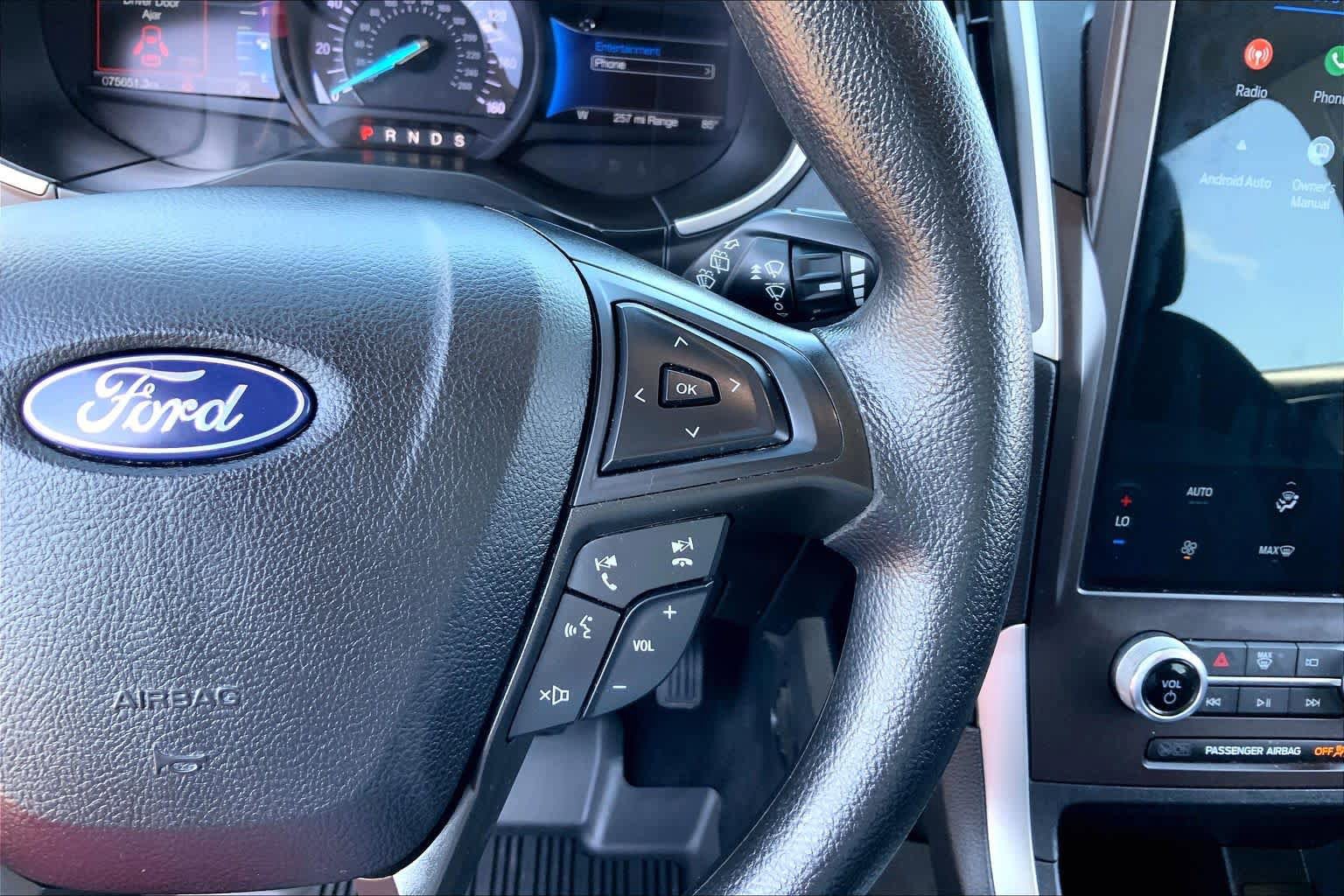 Used 2021 Ford Edge SE FWD image 20