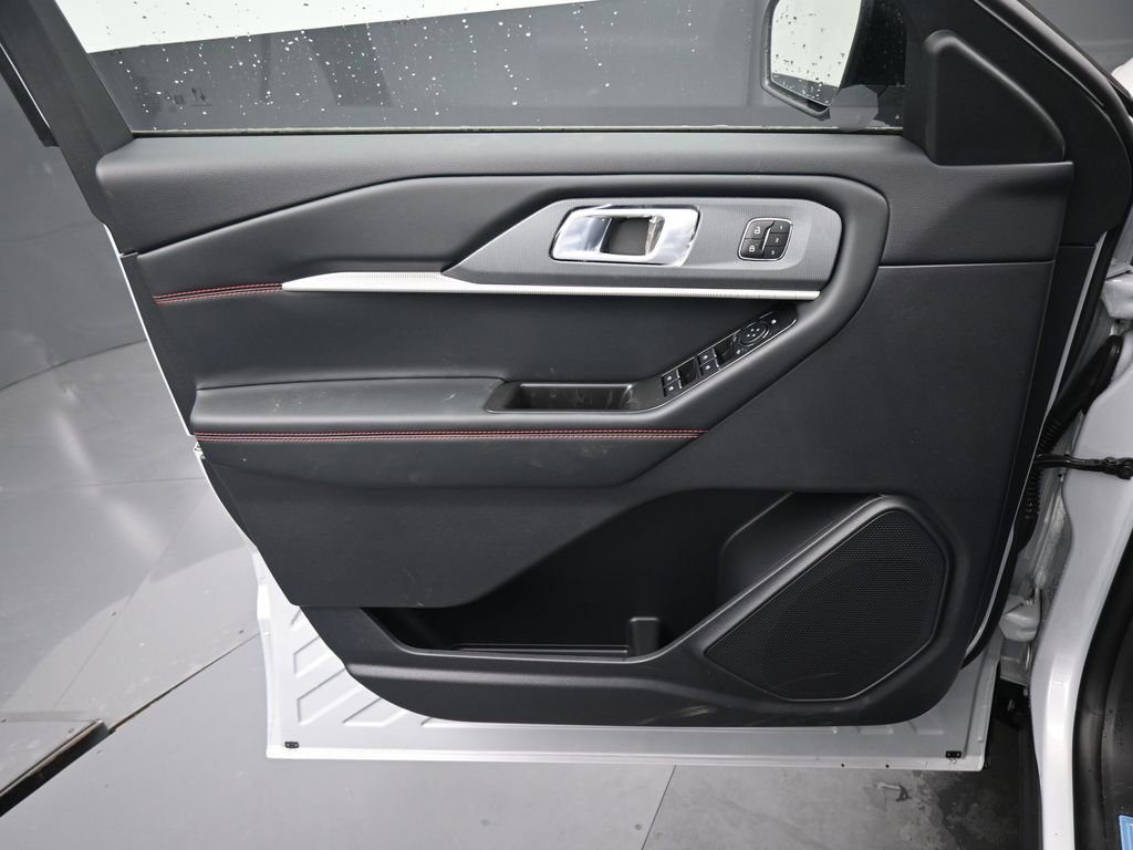 New 2026 Ford Explorer ST-Line w/ ST-Line Street Pack image 13