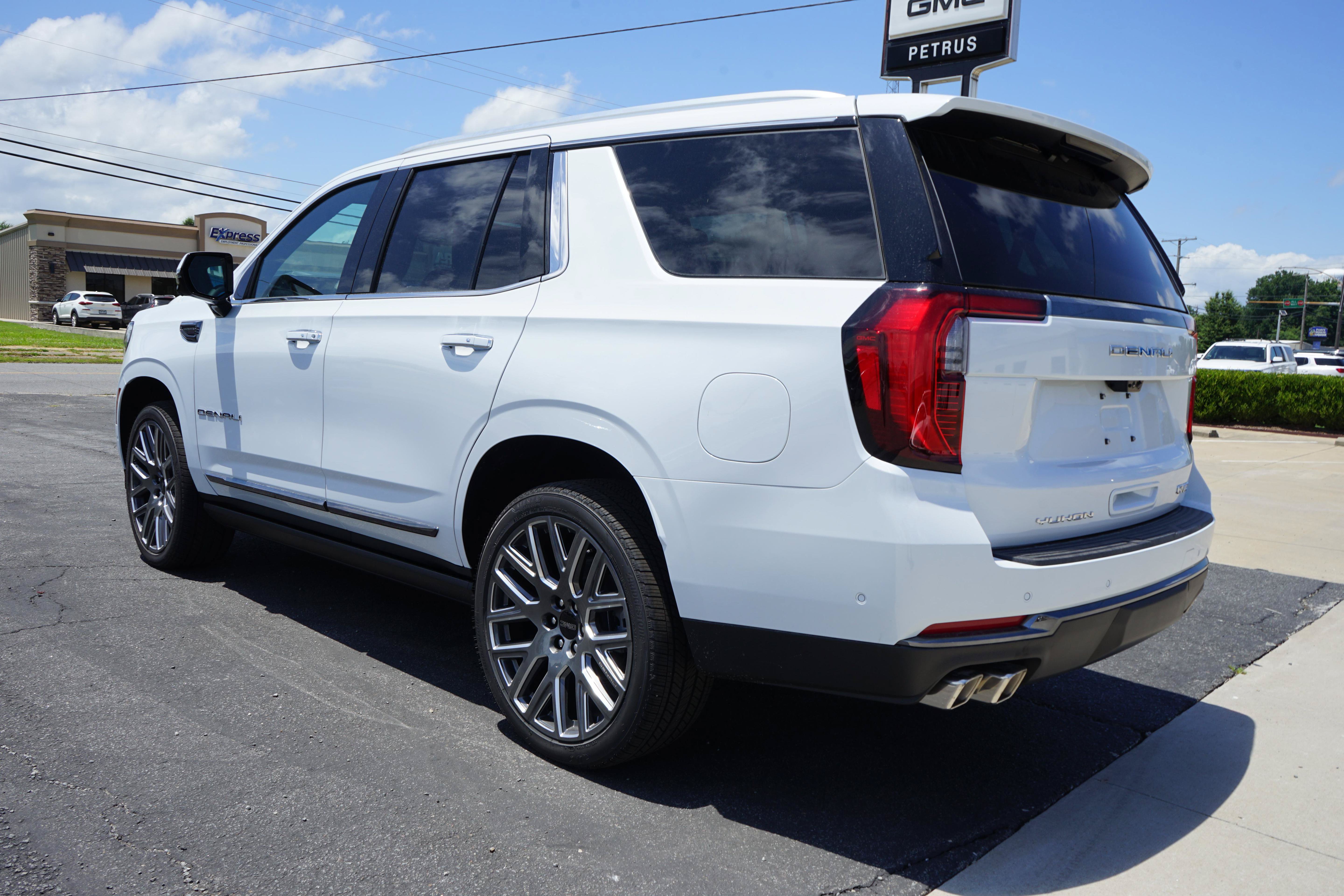 New 2026 GMC Yukon Denali Ultimate AWD/4WD image 3