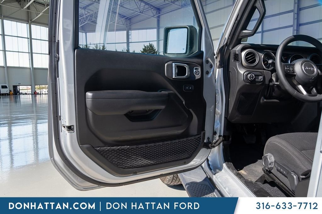 Used 2023 Jeep Gladiator Sport image 14