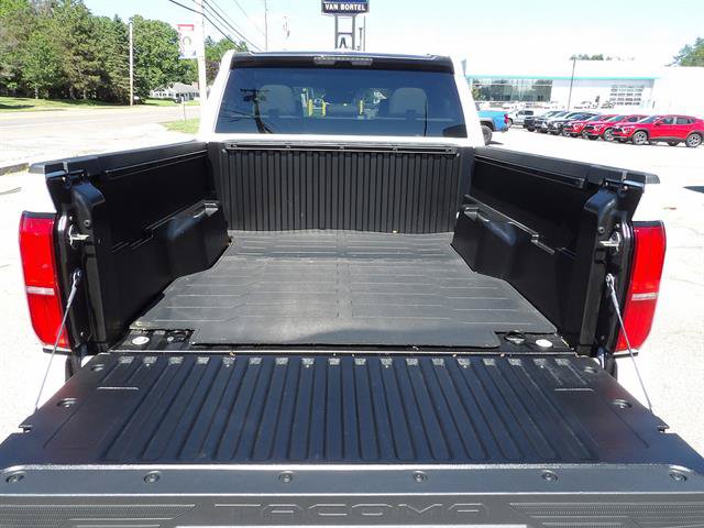 Used 2024 Toyota Tacoma SR5 AWD/4WD image 27