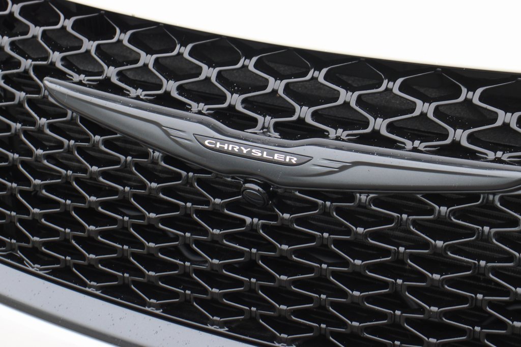 Used 2021 Chrysler Pacifica Touring w/ S Appearance Package image 53