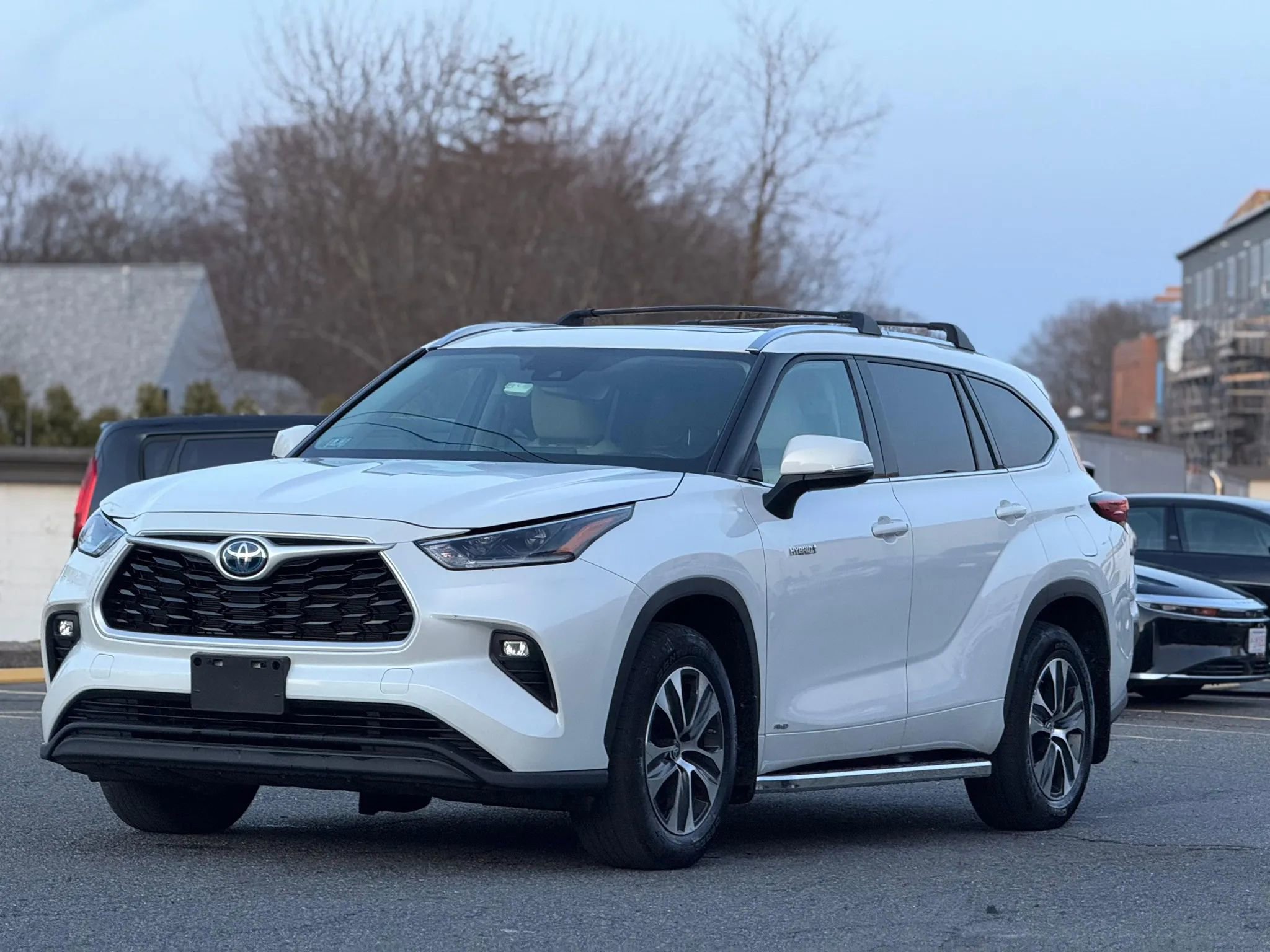 Used 2021 Toyota Highlander XLE AWD/4WD image 4