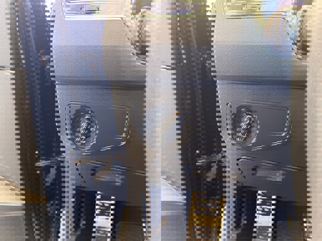 Used 2024 Volkswagen Tiguan SE R-Line image 14