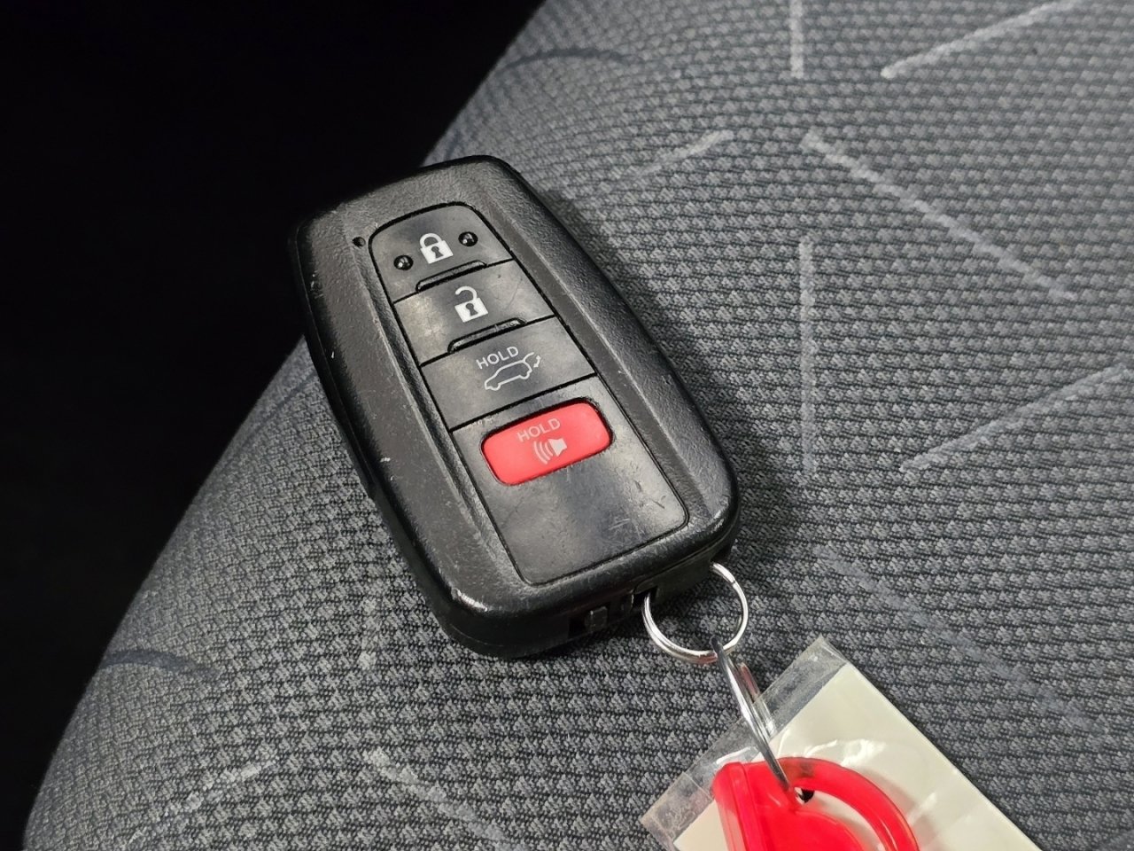 Used 2021 Toyota RAV4 XLE image 30