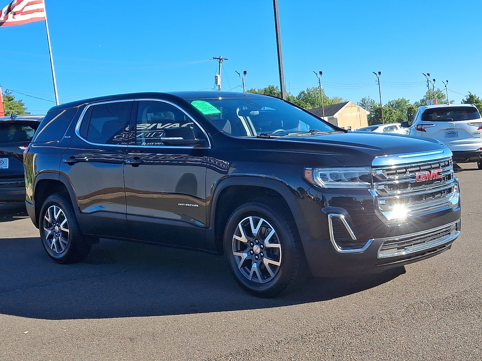 Used 2023 GMC Acadia SLE image 3