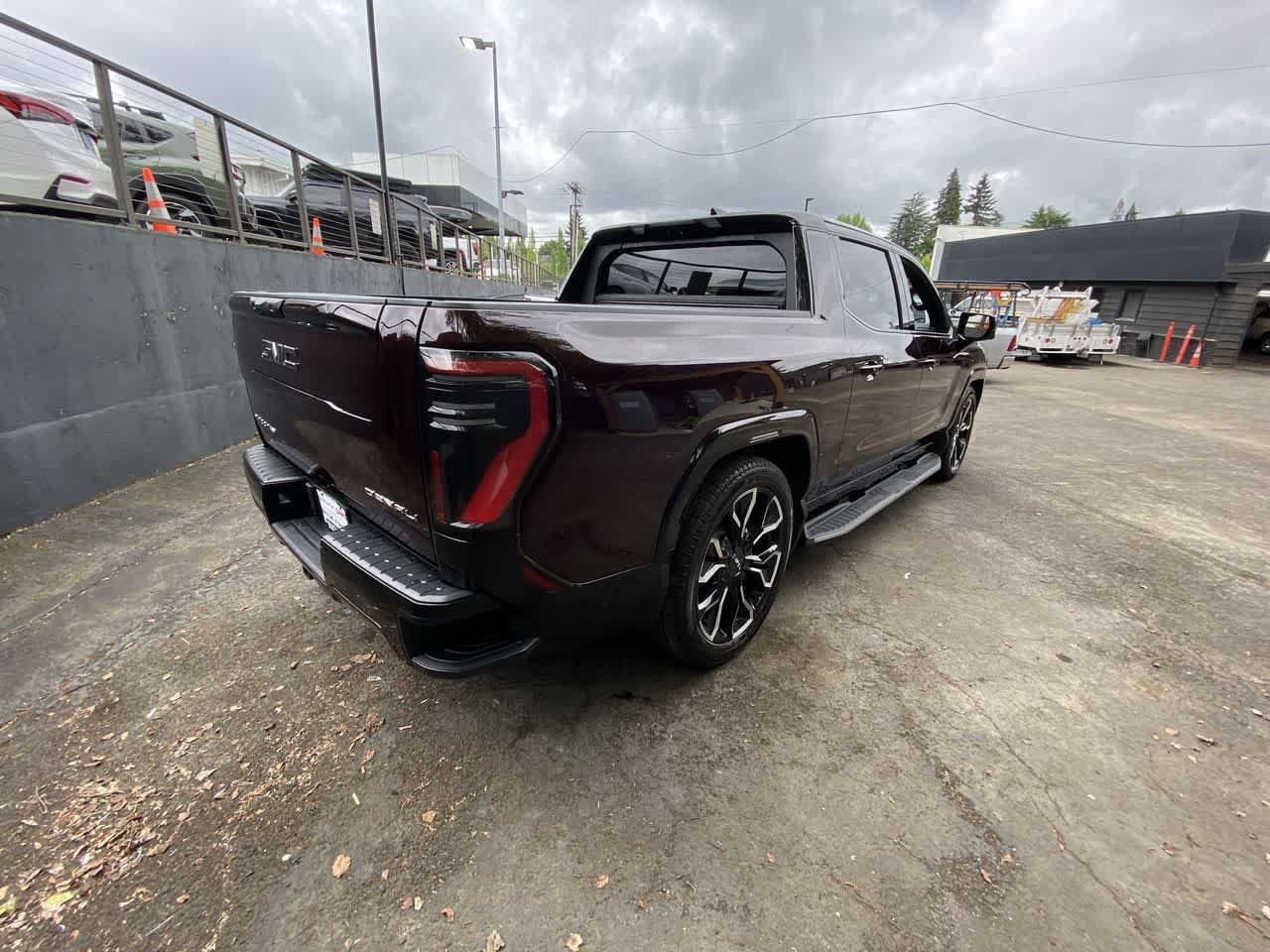 Used 2025 GMC Sierra EV Denali AWD/4WD image 6