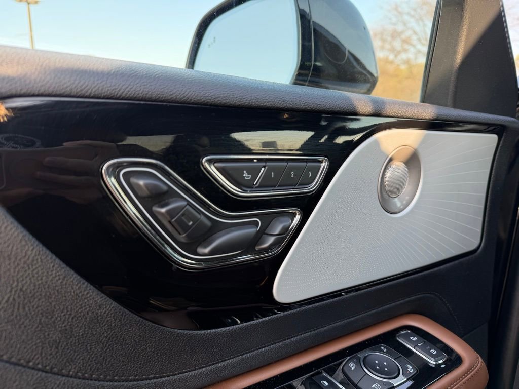Used 2023 Lincoln Aviator Reserve w/ Equipment Group 201A image 11
