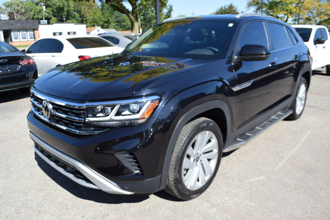 Used 2022 Volkswagen Atlas Cross Sport SE image 2
