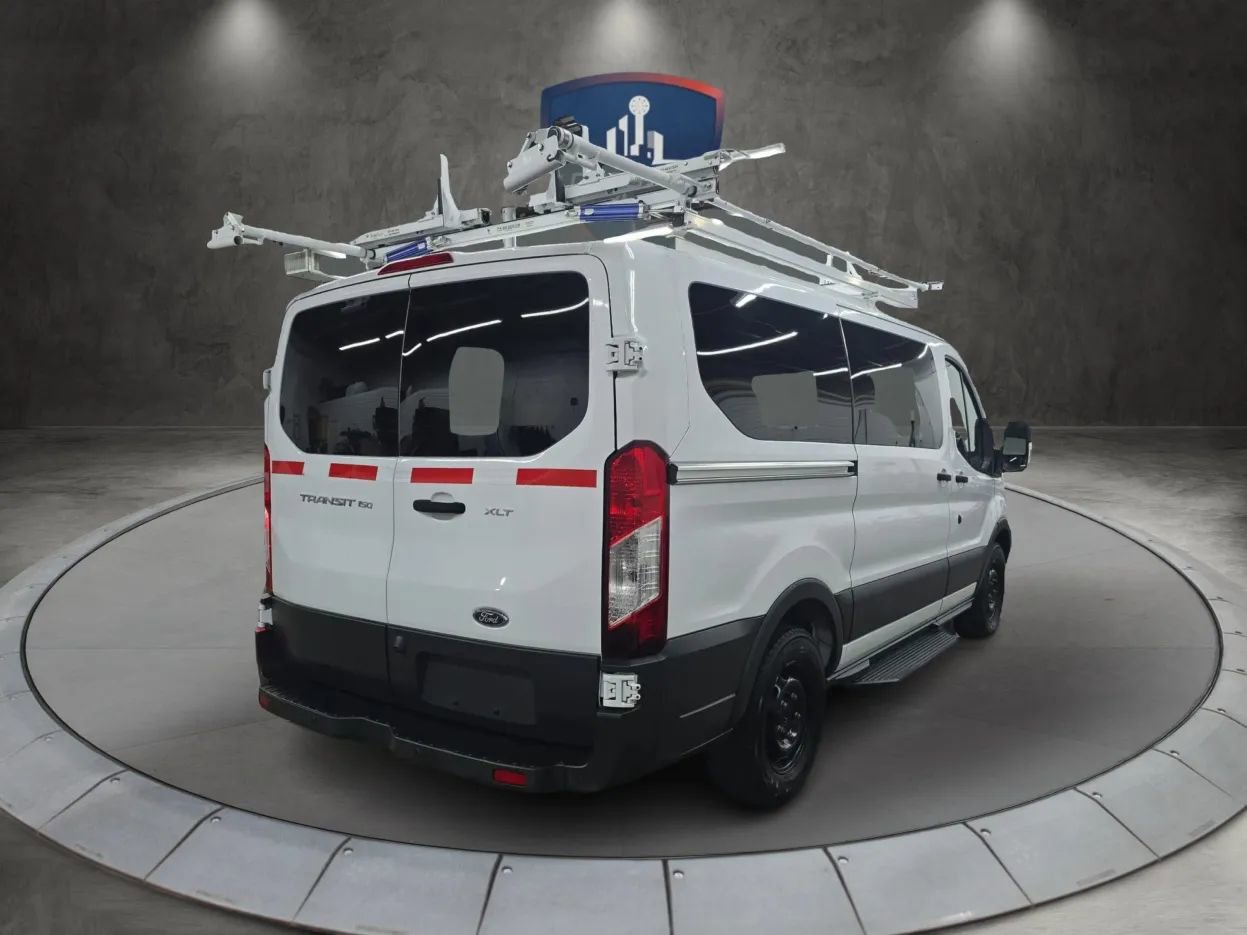 Used 2017 Ford Transit 150 XLT image 5