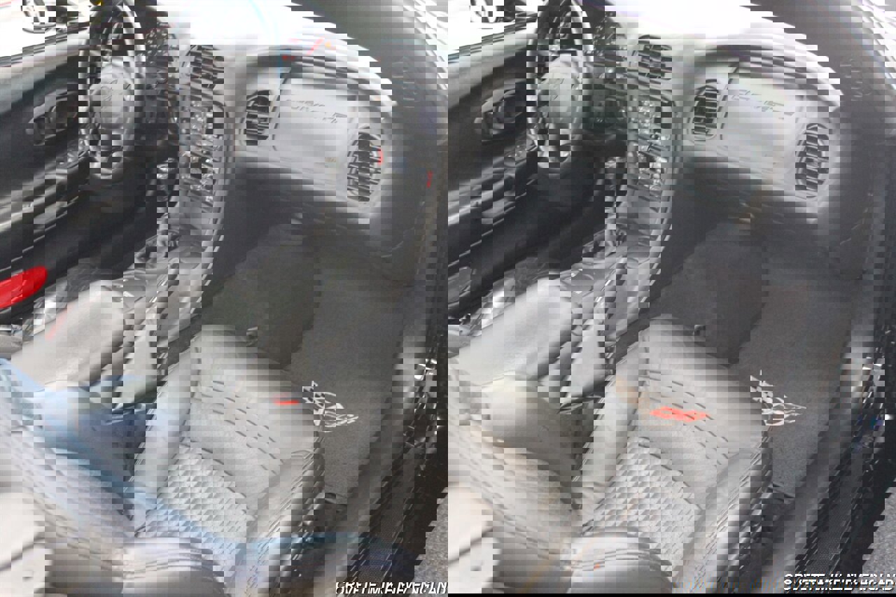 Used 2003 Chevrolet Corvette Convertible w/ Preferred Equipment Group1 image 31