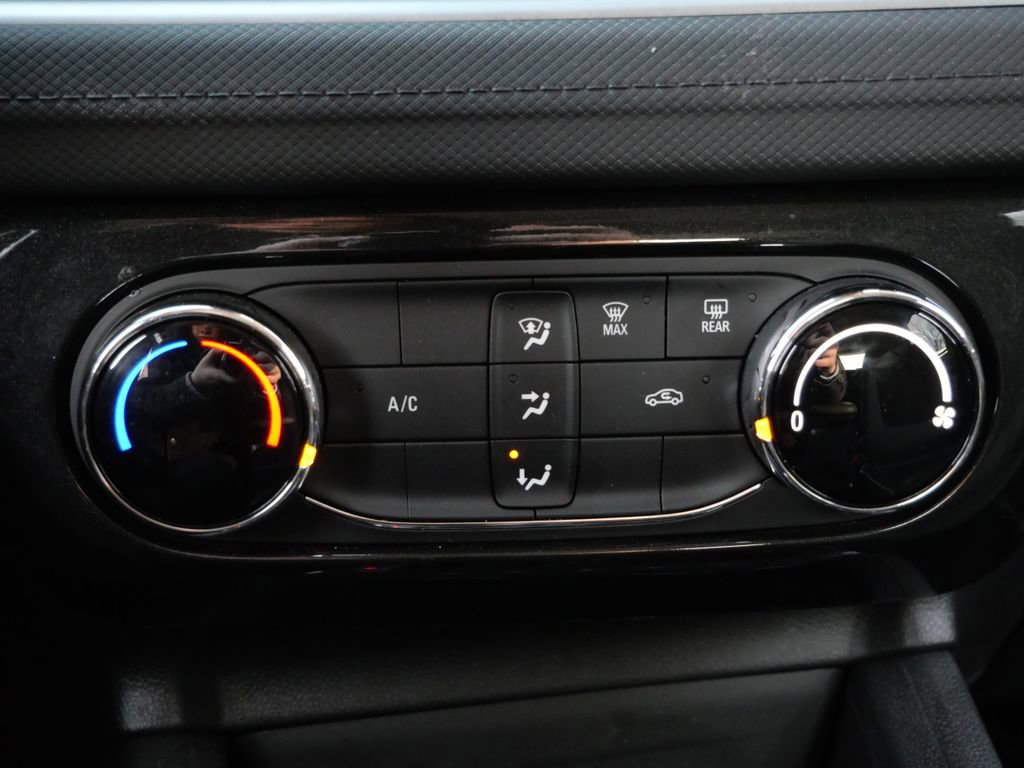 Used 2025 Chevrolet TrailBlazer LT AWD/4WD image 24
