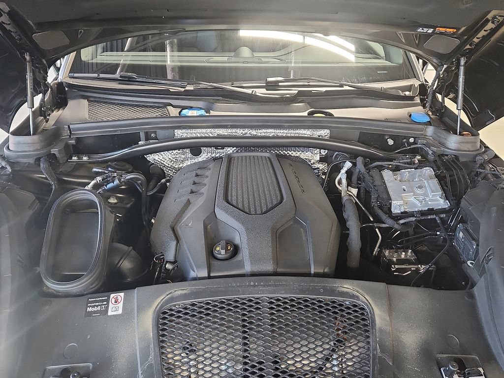 Certified 2026 Porsche Macan AWD/4WD image 28
