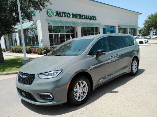 Used 2025 Chrysler Pacifica Select FWD image 1