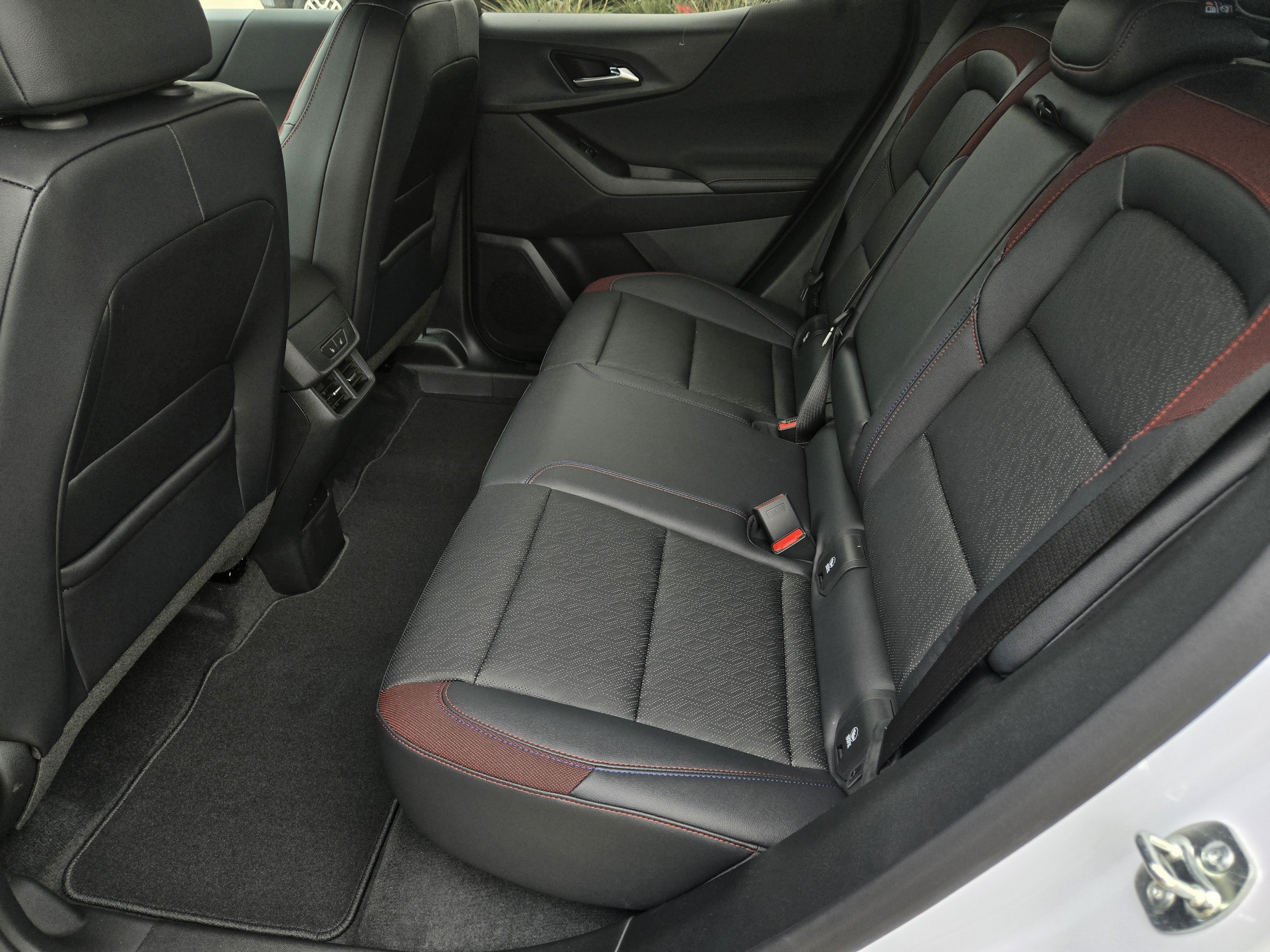 New 2026 Chevrolet Equinox RS FWD image 18