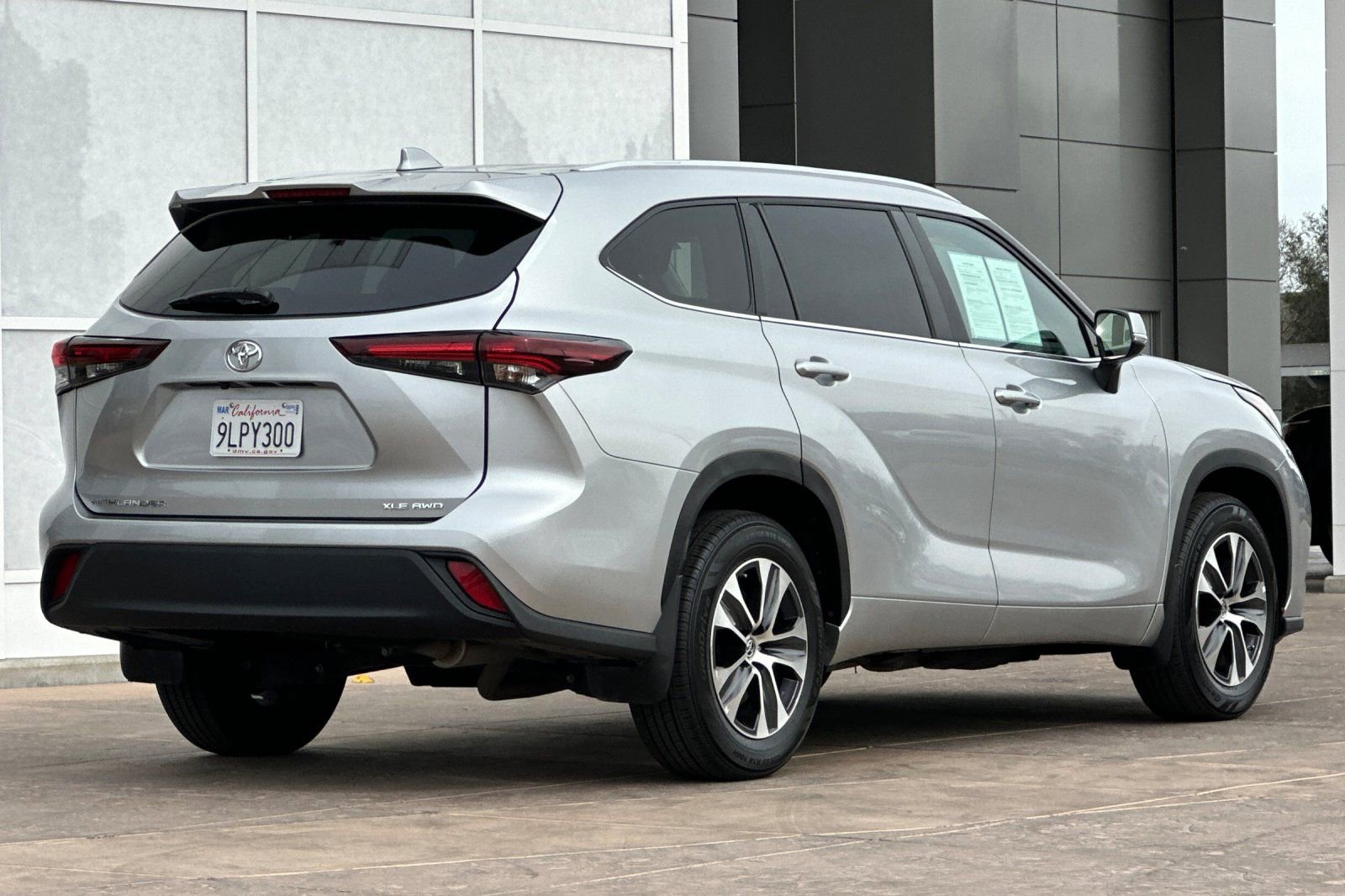 Certified 2024 Toyota Highlander XLE image 4