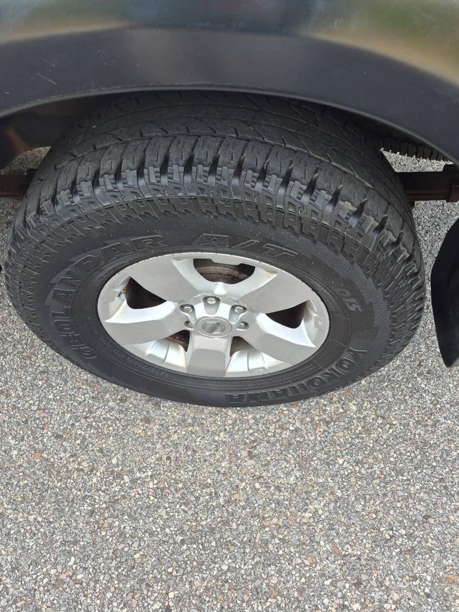 Used 2010 Nissan Frontier SE AWD/4WD image 6