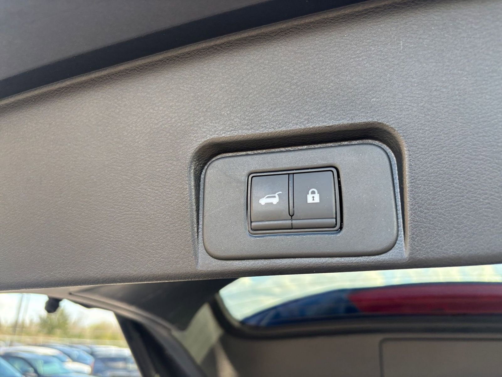 Used 2025 Nissan Rogue SV FWD image 23