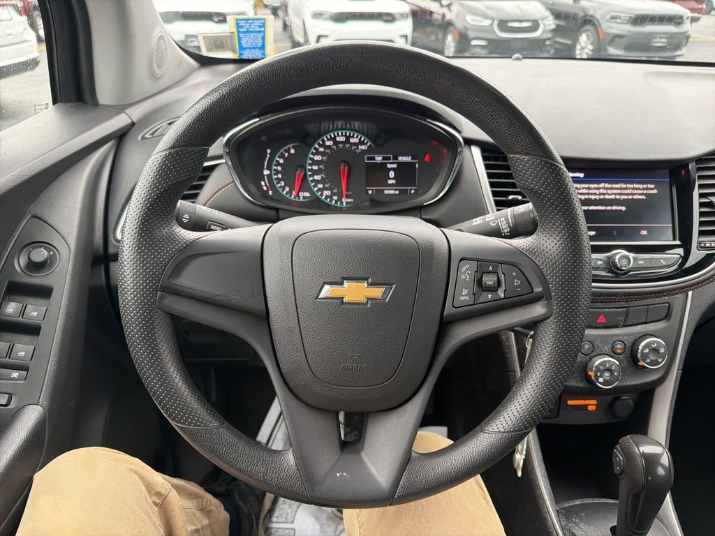 Used 2021 Chevrolet Trax LS image 3