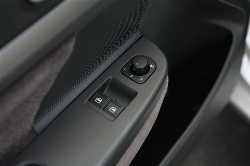 Used 2009 Volkswagen Rabbit S FWD image 9