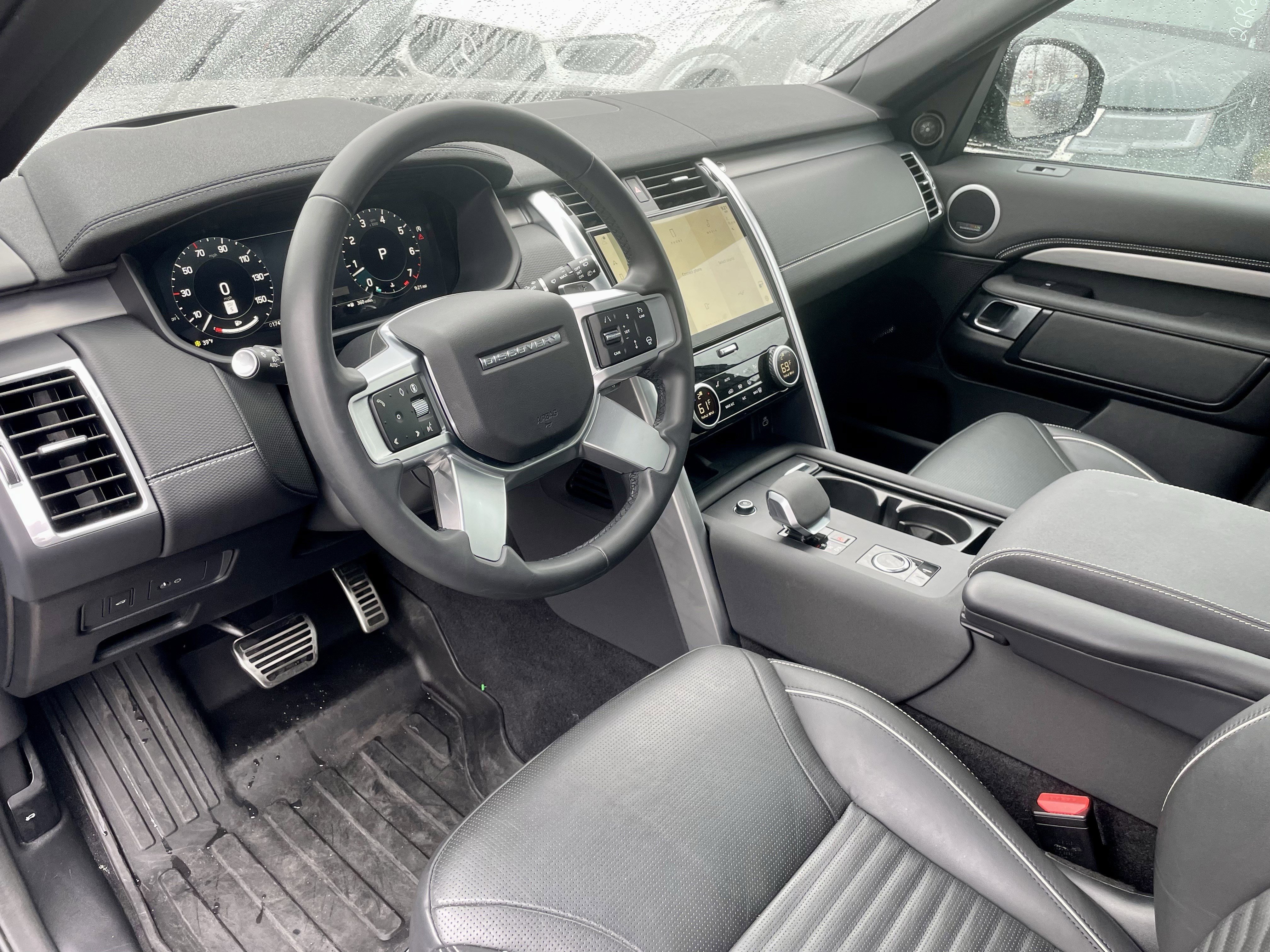 Certified 2024 Land Rover Discovery Dynamic SE image 13