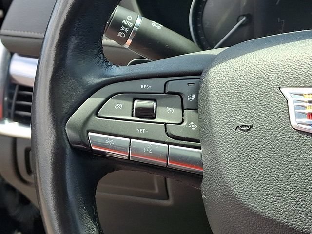 Used 2023 Cadillac XT4 Luxury w/ Cold Weather Package AWD/4WD image 20