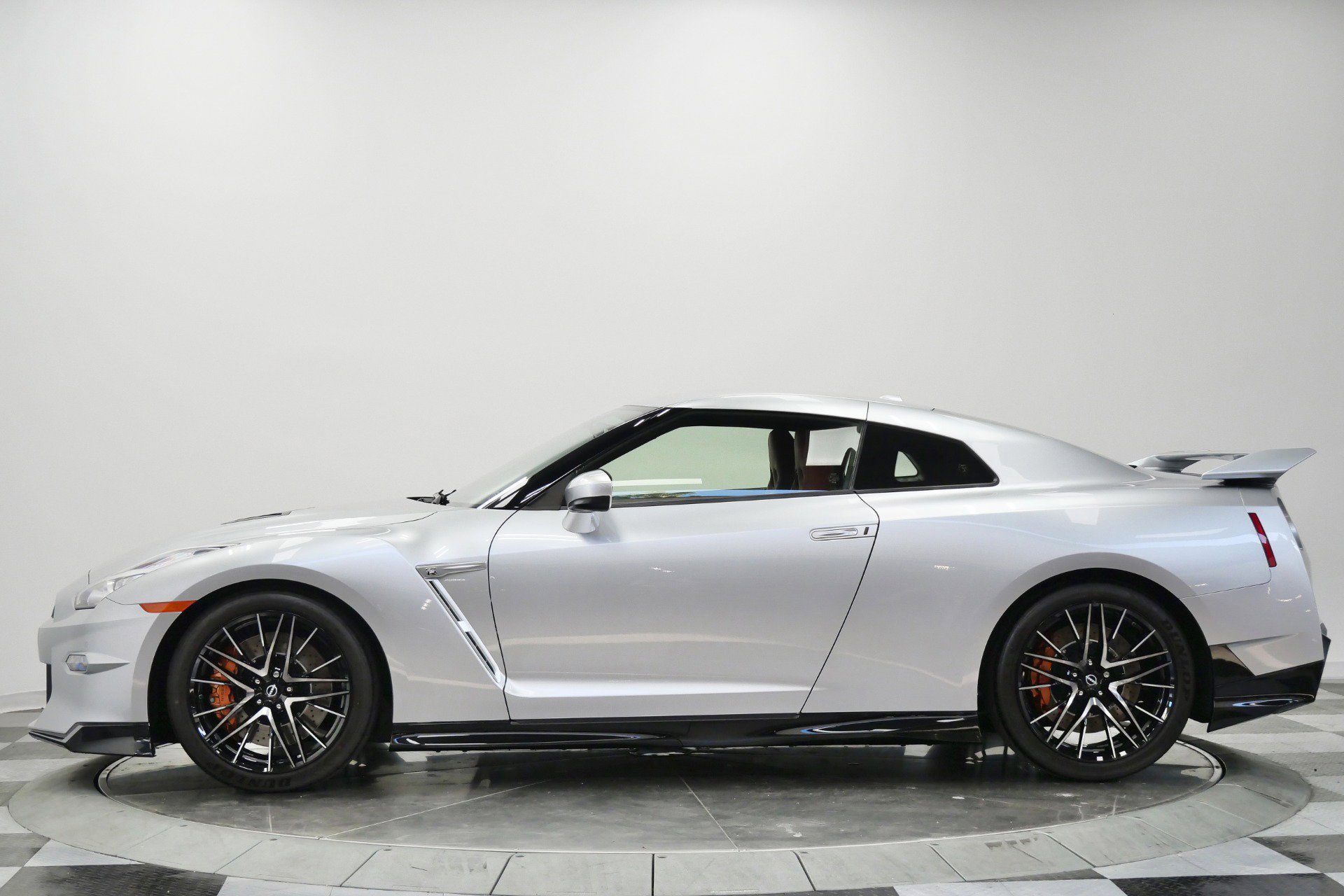 Used 2024 Nissan GT-R Premium w/ Premium Interior Package AWD/4WD image 6