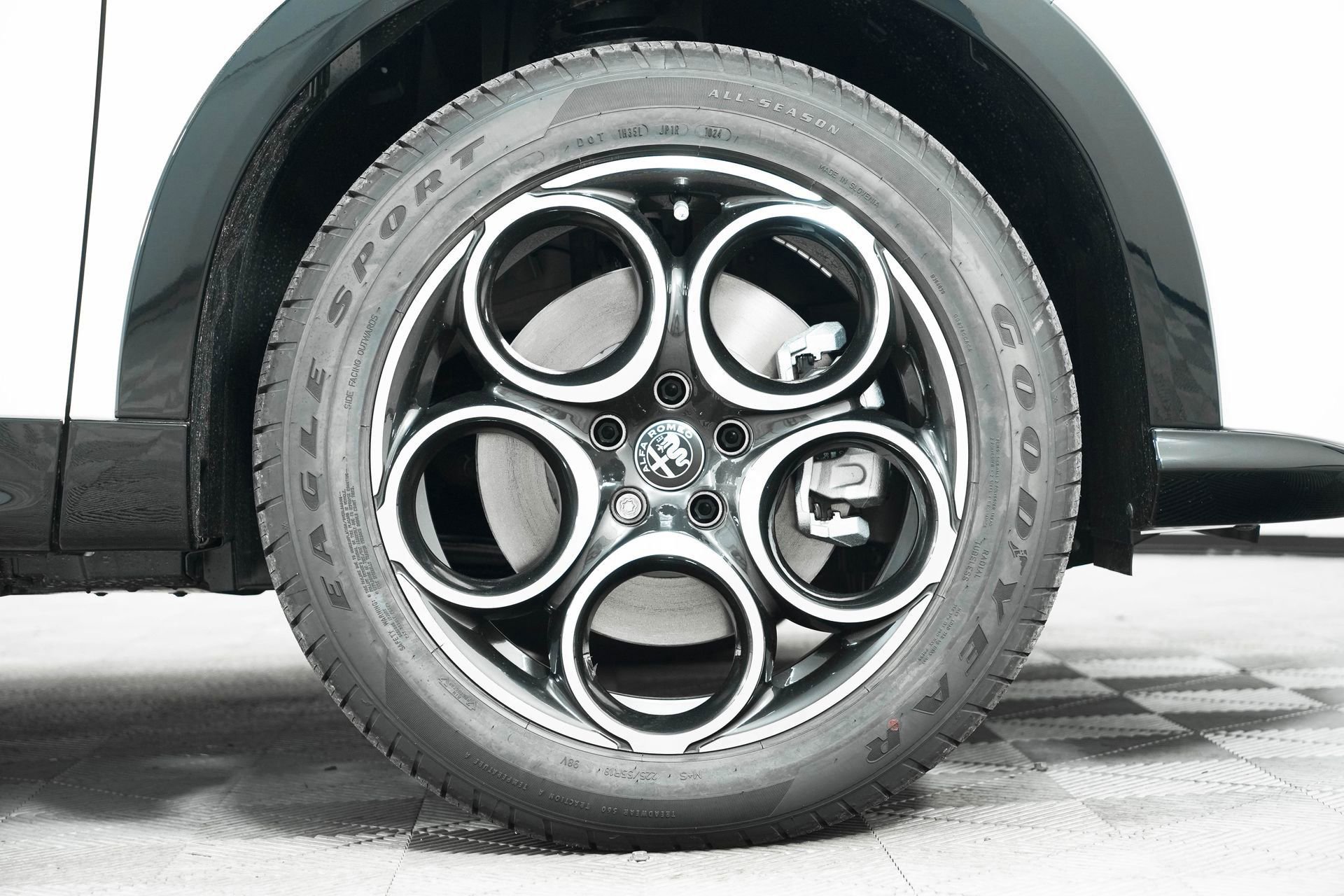 New 2025 Alfa Romeo Tonale AWD/4WD image 9
