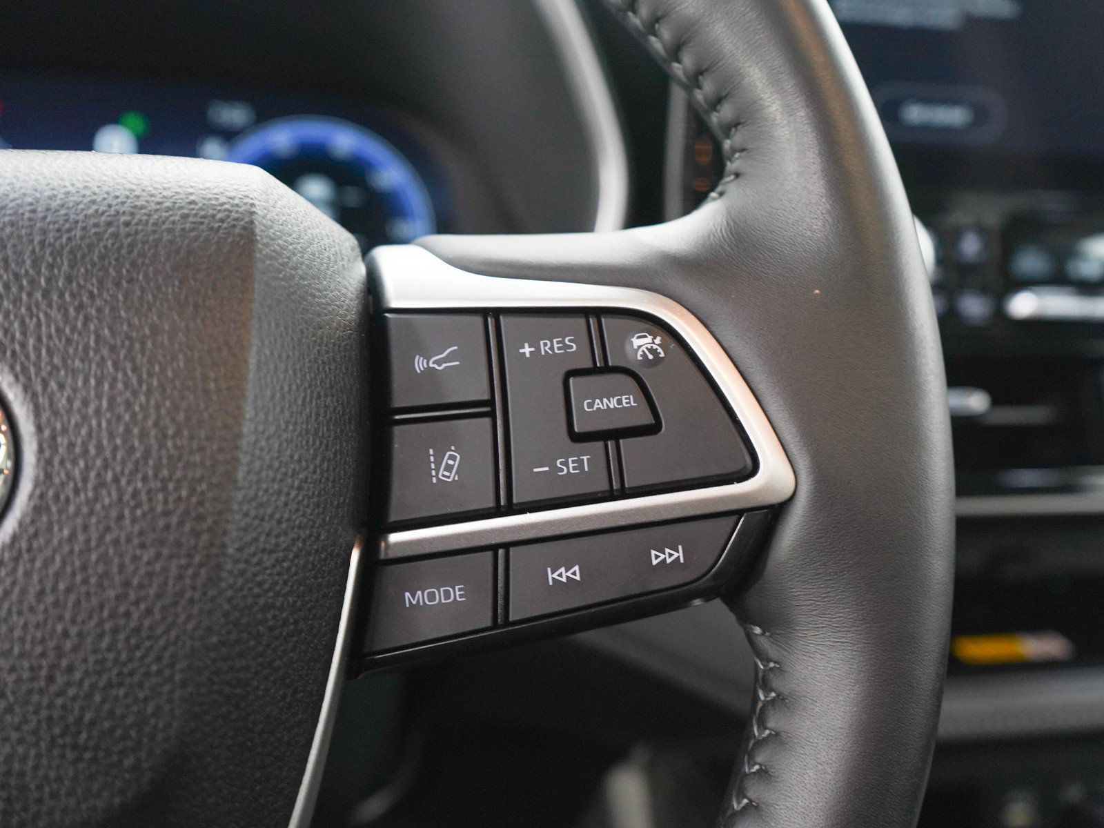 Used 2024 Toyota Highlander Limited AWD/4WD image 31
