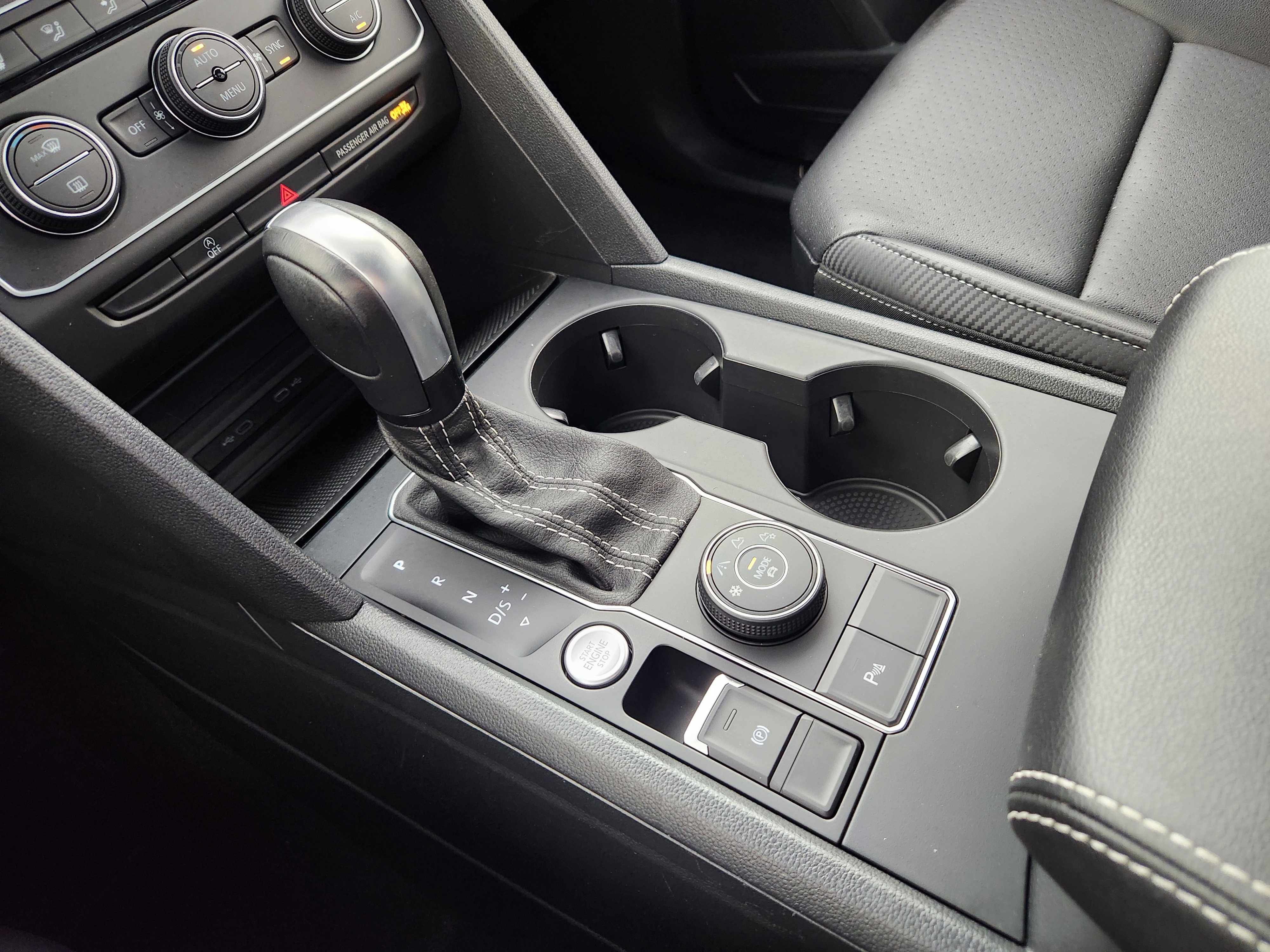 Used 2021 Volkswagen Atlas Cross Sport SE image 25